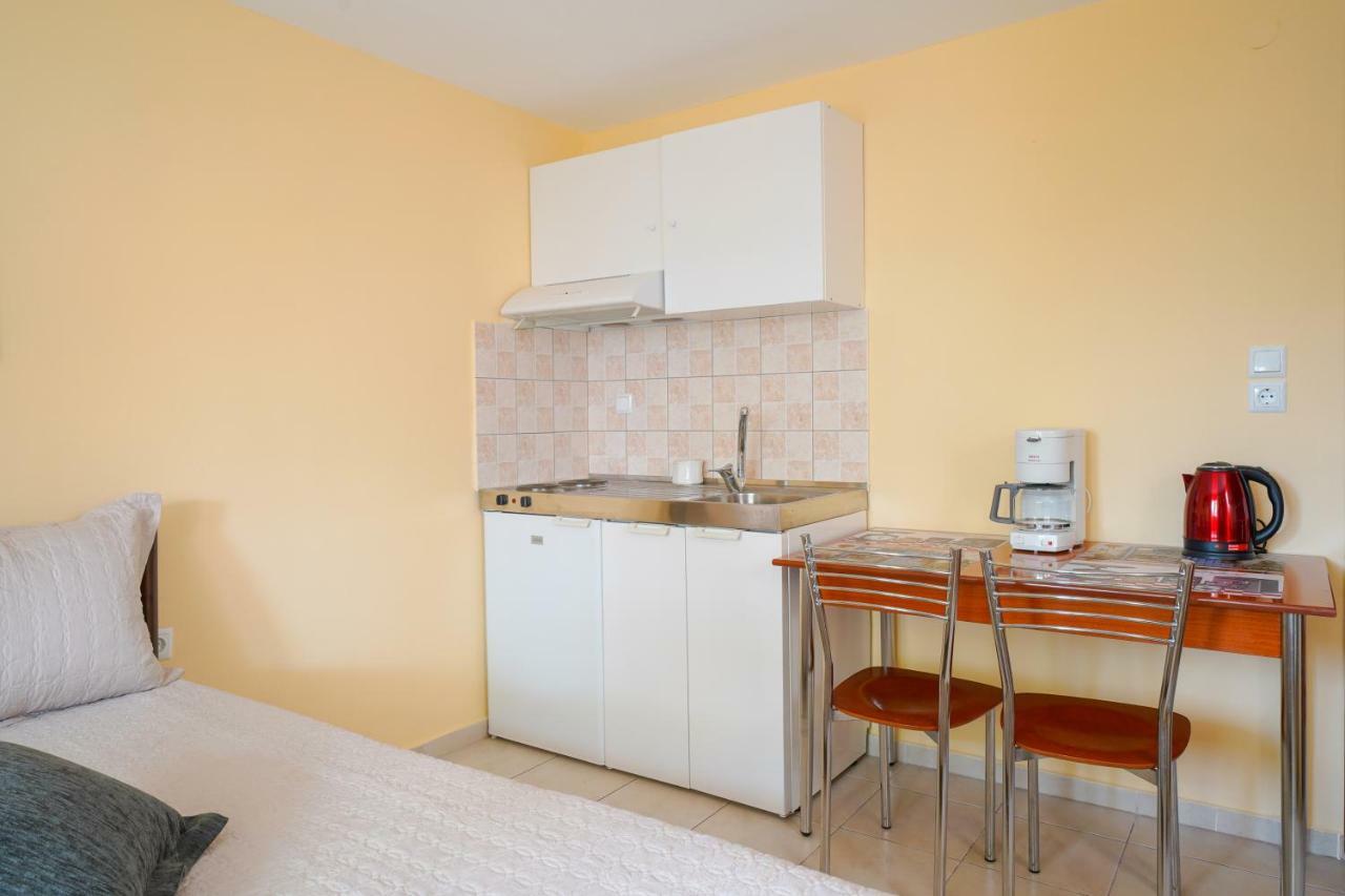 Thomas Apartments Skála Marión Екстериор снимка