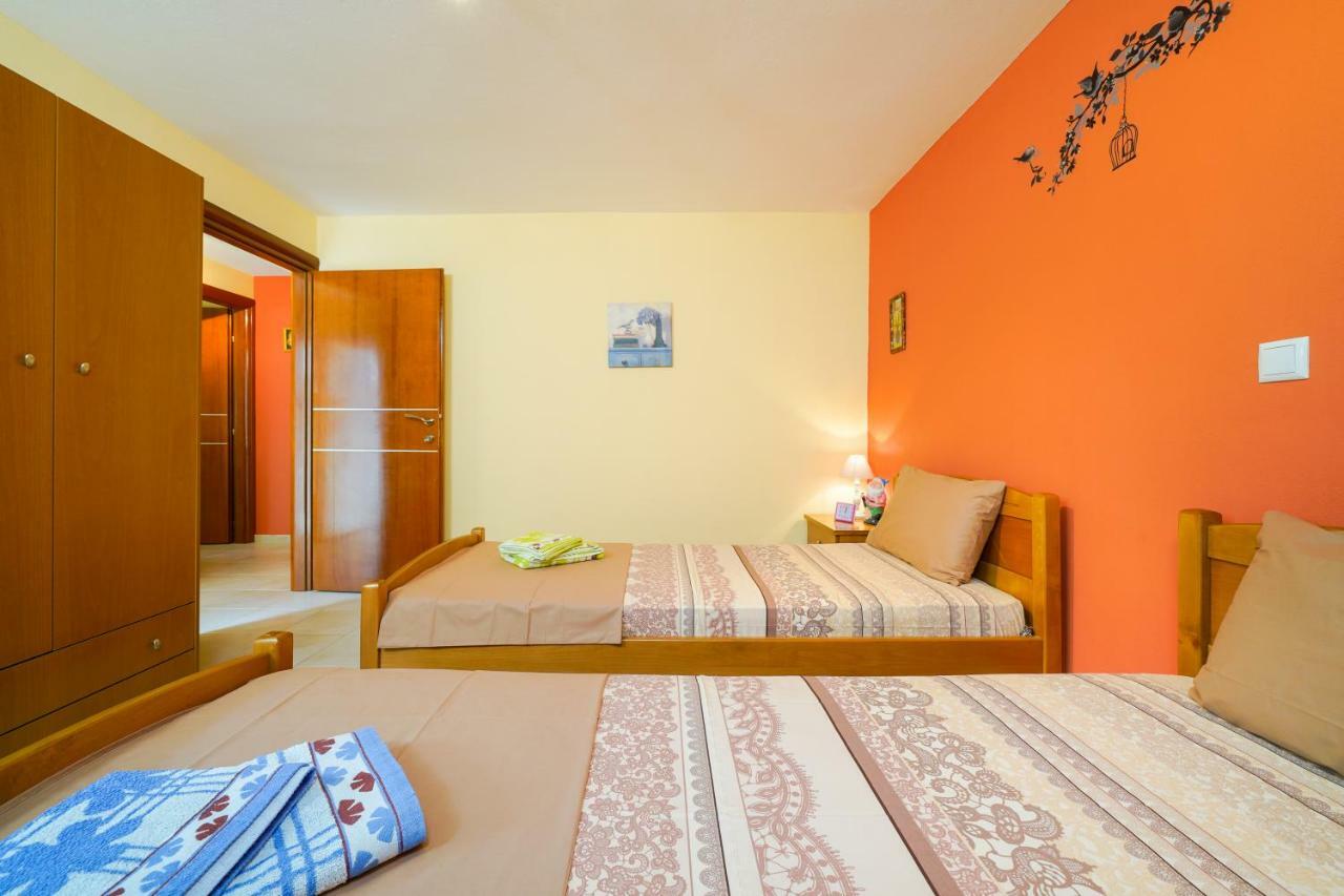 Thomas Apartments Skála Marión Екстериор снимка