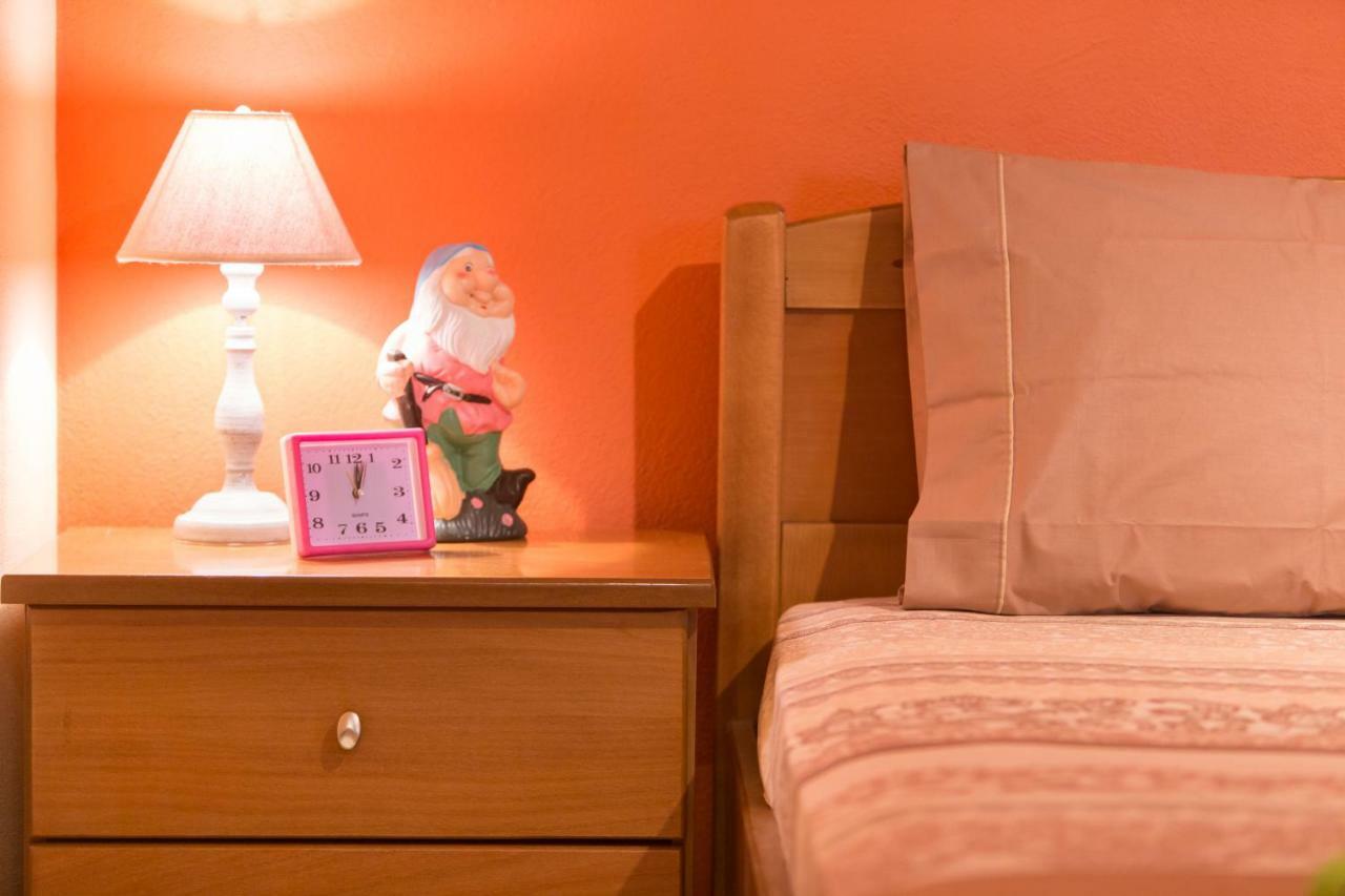 Thomas Apartments Skála Marión Екстериор снимка