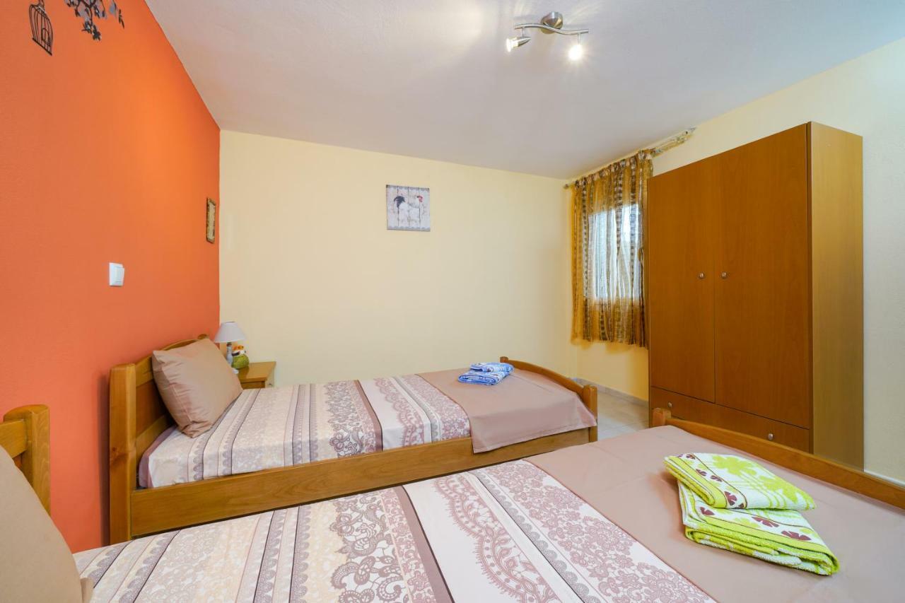 Thomas Apartments Skála Marión Екстериор снимка