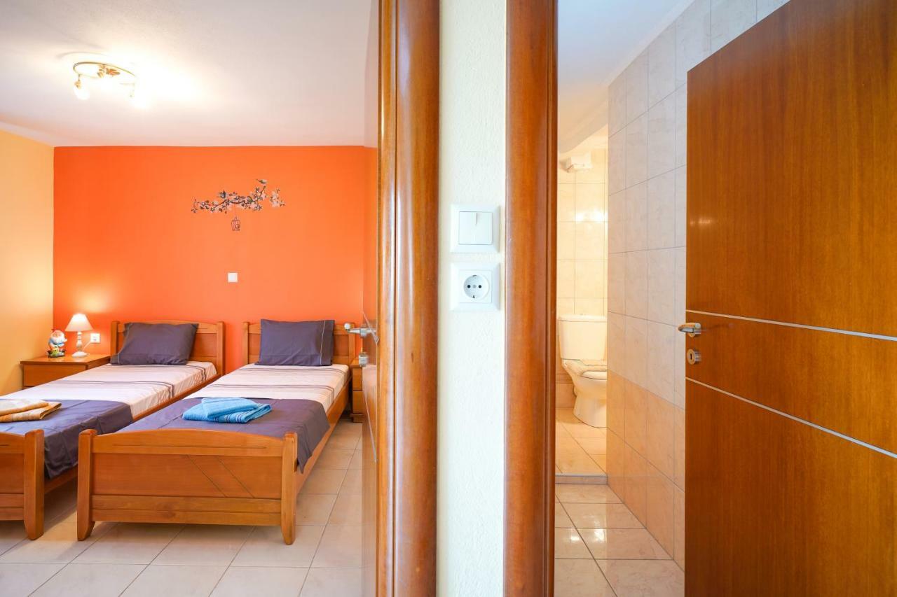 Thomas Apartments Skála Marión Екстериор снимка